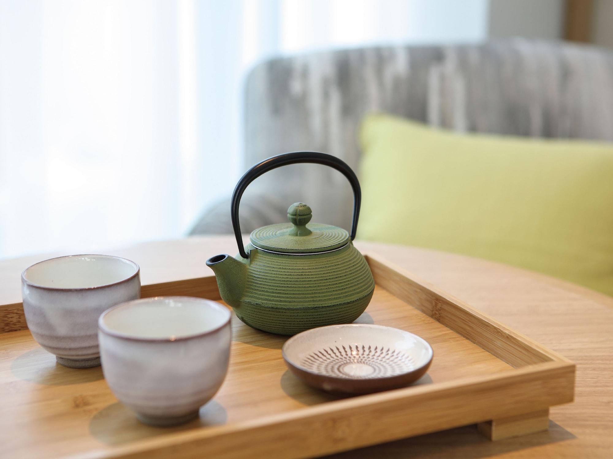 Miyako Hotel Hakata Fukuoka  Luaran gambar A Japanese tea set