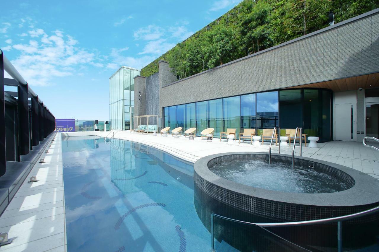 Miyako Hotel Hakata Fukuoka  Luaran gambar The rooftop pool at The Standard East Village