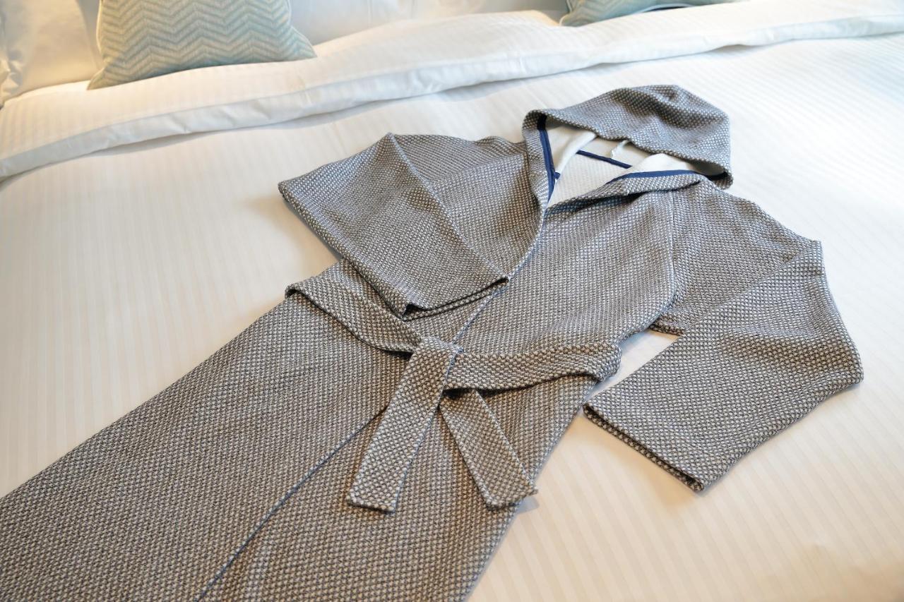 Miyako Hotel Hakata Fukuoka  Luaran gambar A bathrobe